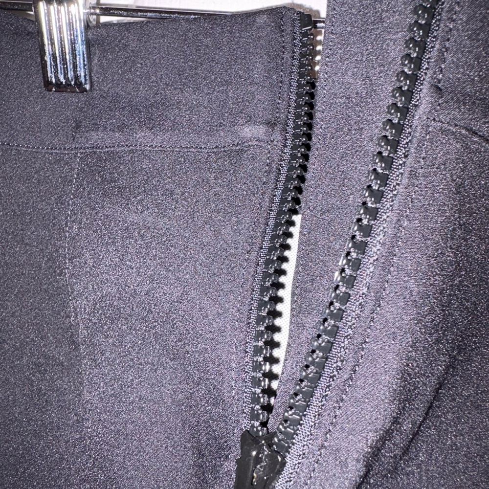 Spanx the back zip women’s black pants. Zip at ankle and back at waist. Size 4 - Picture 5 of 6